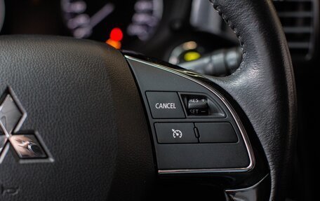 Mitsubishi Outlander III рестайлинг 3, 2019 год, 2 250 000 рублей, 15 фотография