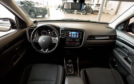 Mitsubishi Outlander III рестайлинг 3, 2019 год, 2 250 000 рублей, 11 фотография