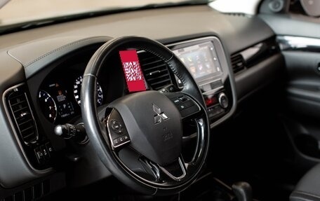 Mitsubishi Outlander III рестайлинг 3, 2019 год, 2 250 000 рублей, 16 фотография