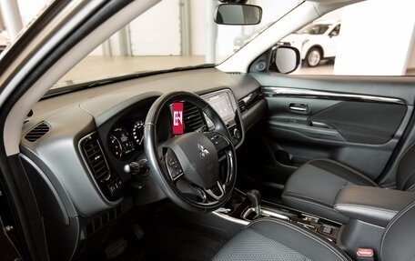 Mitsubishi Outlander III рестайлинг 3, 2019 год, 2 250 000 рублей, 9 фотография