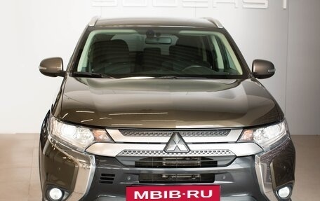 Mitsubishi Outlander III рестайлинг 3, 2019 год, 2 250 000 рублей, 3 фотография