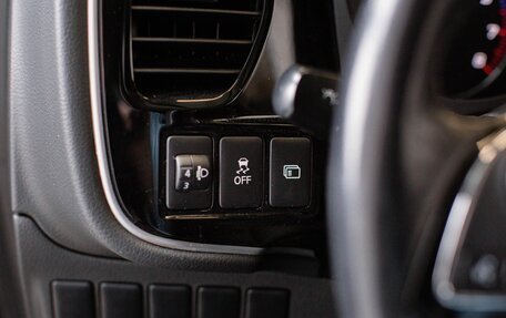 Mitsubishi Outlander III рестайлинг 3, 2019 год, 2 250 000 рублей, 26 фотография