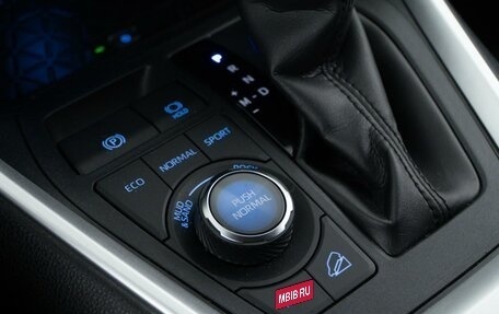 Toyota RAV4, 2021 год, 3 329 050 рублей, 21 фотография