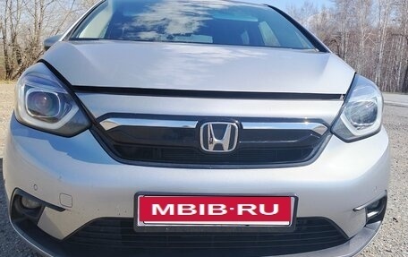 Honda Fit, 2020 год, 1 300 000 рублей, 2 фотография