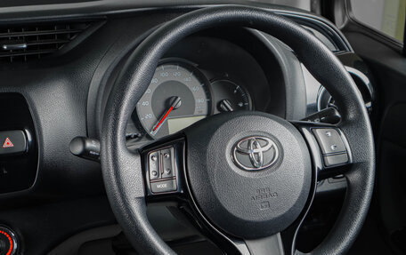 Toyota Vitz, 2017 год, 1 379 000 рублей, 12 фотография