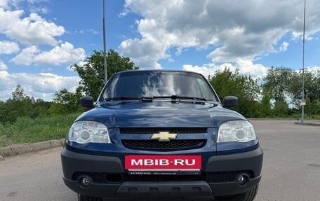 Chevrolet Niva I рестайлинг, 2017 год, 585 000 рублей, 2 фотография