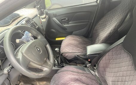 Renault Logan II, 2017 год, 600 000 рублей, 11 фотография