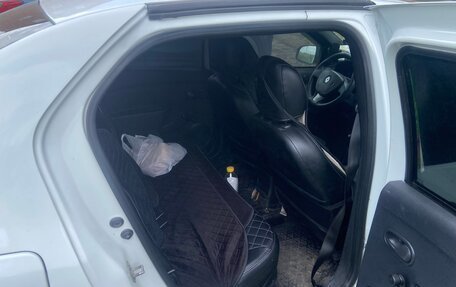 Renault Logan II, 2017 год, 600 000 рублей, 6 фотография