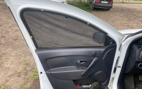 Renault Logan II, 2017 год, 600 000 рублей, 13 фотография
