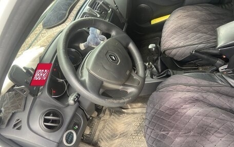 Renault Logan II, 2017 год, 600 000 рублей, 12 фотография