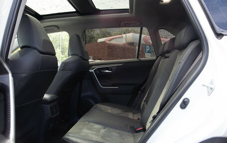 Toyota RAV4, 2024 год, 3 878 000 рублей, 8 фотография