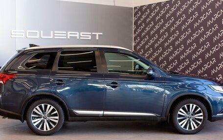 Mitsubishi Outlander III рестайлинг 3, 2019 год, 2 185 000 рублей, 6 фотография