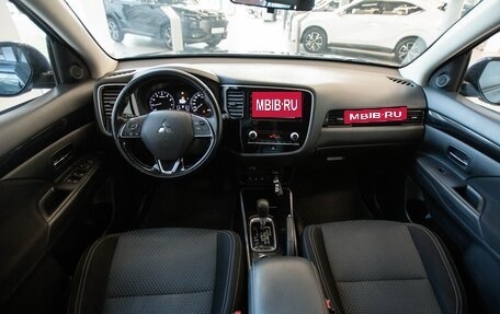 Mitsubishi Outlander III рестайлинг 3, 2019 год, 2 185 000 рублей, 9 фотография