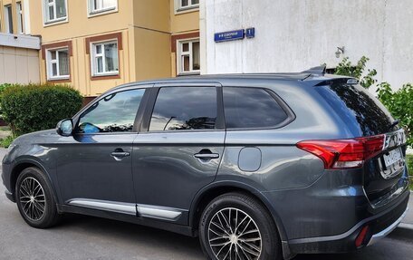 Mitsubishi Outlander III рестайлинг 3, 2018 год, 2 100 000 рублей, 4 фотография