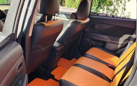 Mitsubishi Outlander III рестайлинг 3, 2018 год, 2 100 000 рублей, 8 фотография