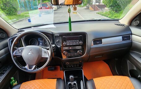 Mitsubishi Outlander III рестайлинг 3, 2018 год, 2 100 000 рублей, 11 фотография