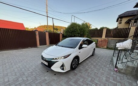 Toyota Prius IV XW50, 2017 год, 1 999 999 рублей, 4 фотография