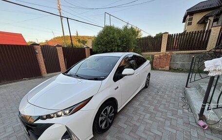 Toyota Prius IV XW50, 2017 год, 1 999 999 рублей, 6 фотография