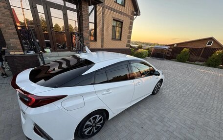 Toyota Prius IV XW50, 2017 год, 1 999 999 рублей, 10 фотография