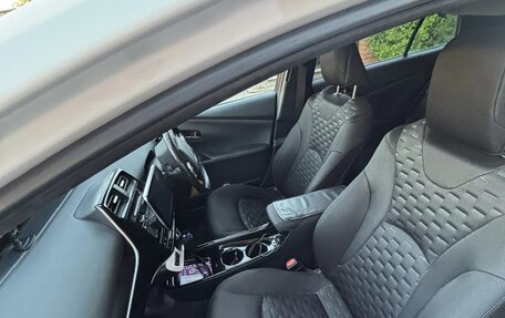 Toyota Prius IV XW50, 2017 год, 1 999 999 рублей, 11 фотография