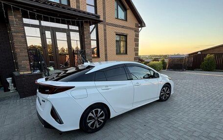 Toyota Prius IV XW50, 2017 год, 1 999 999 рублей, 9 фотография