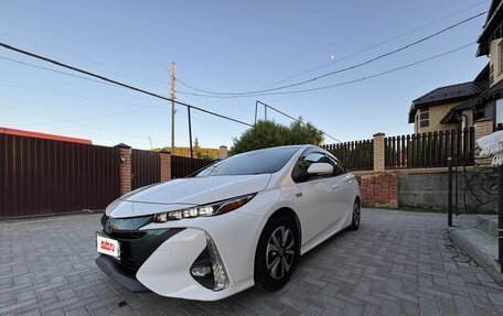 Toyota Prius IV XW50, 2017 год, 1 999 999 рублей, 12 фотография