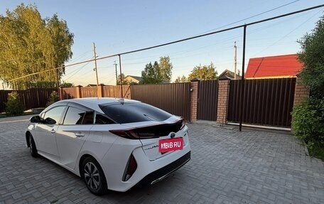 Toyota Prius IV XW50, 2017 год, 1 999 999 рублей, 3 фотография