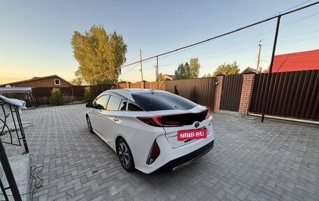 Toyota Prius IV XW50, 2017 год, 1 999 999 рублей, 8 фотография