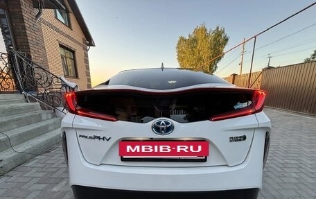 Toyota Prius IV XW50, 2017 год, 1 999 999 рублей, 7 фотография