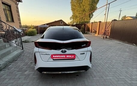 Toyota Prius IV XW50, 2017 год, 1 999 999 рублей, 17 фотография
