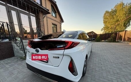 Toyota Prius IV XW50, 2017 год, 1 999 999 рублей, 14 фотография