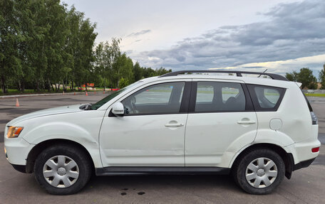 Mitsubishi Outlander III рестайлинг 3, 2011 год, 820 000 рублей, 2 фотография