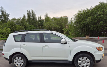 Mitsubishi Outlander III рестайлинг 3, 2011 год, 820 000 рублей, 3 фотография
