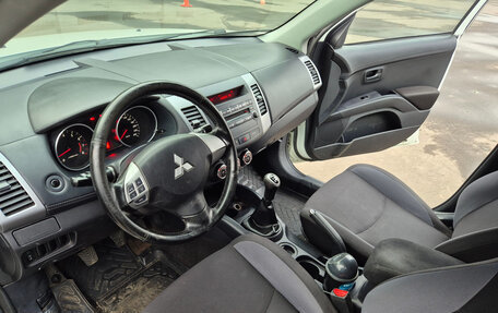 Mitsubishi Outlander III рестайлинг 3, 2011 год, 820 000 рублей, 10 фотография