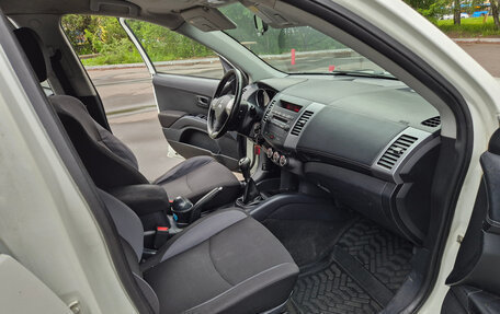 Mitsubishi Outlander III рестайлинг 3, 2011 год, 820 000 рублей, 14 фотография