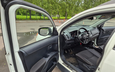 Mitsubishi Outlander III рестайлинг 3, 2011 год, 820 000 рублей, 8 фотография