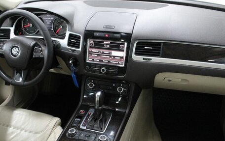 Volkswagen Touareg III, 2011 год, 1 560 000 рублей, 16 фотография