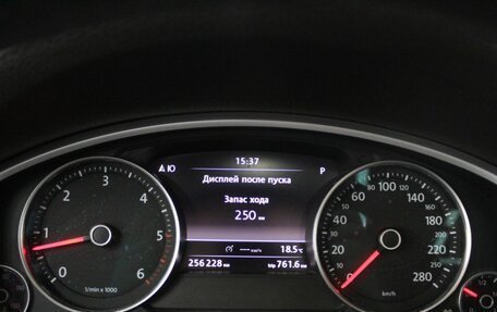 Volkswagen Touareg III, 2011 год, 1 560 000 рублей, 15 фотография