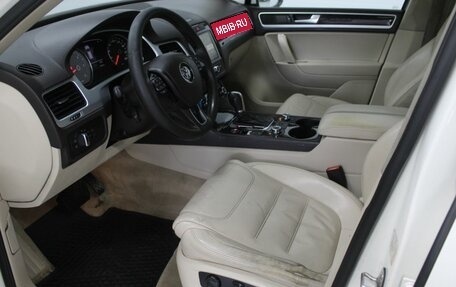 Volkswagen Touareg III, 2011 год, 1 560 000 рублей, 18 фотография