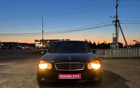 Mercedes-Benz C-Класс, 2003 год, 450 000 рублей, 1 фотография