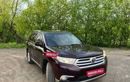 Toyota Highlander III, 2012 год, 2 200 000 рублей, 2 фотография