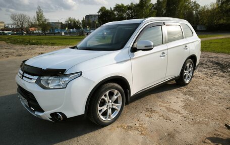 Mitsubishi Outlander III рестайлинг 3, 2014 год, 1 450 000 рублей, 6 фотография