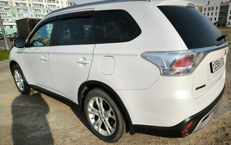 Mitsubishi Outlander III рестайлинг 3, 2014 год, 1 450 000 рублей, 4 фотография