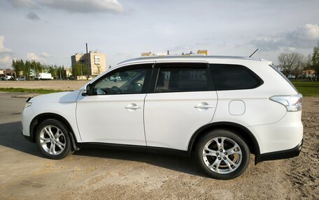 Mitsubishi Outlander III рестайлинг 3, 2014 год, 1 450 000 рублей, 7 фотография