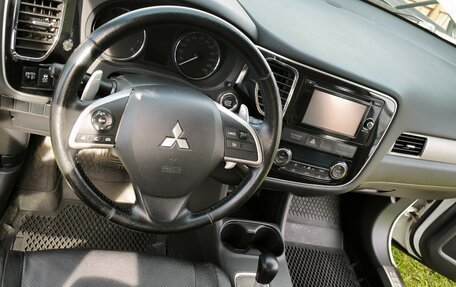 Mitsubishi Outlander III рестайлинг 3, 2014 год, 1 450 000 рублей, 10 фотография