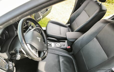 Mitsubishi Outlander III рестайлинг 3, 2014 год, 1 450 000 рублей, 13 фотография