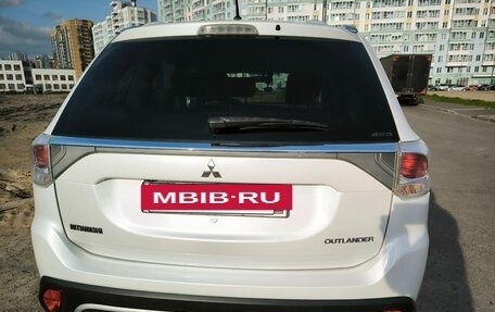 Mitsubishi Outlander III рестайлинг 3, 2014 год, 1 450 000 рублей, 5 фотография