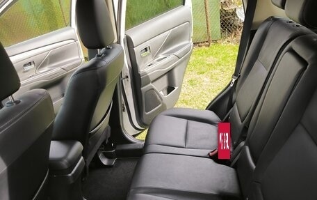 Mitsubishi Outlander III рестайлинг 3, 2014 год, 1 450 000 рублей, 14 фотография