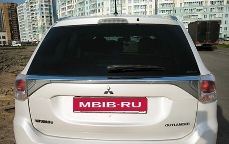 Mitsubishi Outlander III рестайлинг 3, 2014 год, 1 450 000 рублей, 8 фотография