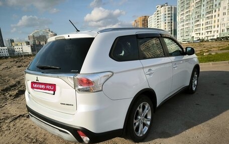 Mitsubishi Outlander III рестайлинг 3, 2014 год, 1 450 000 рублей, 3 фотография